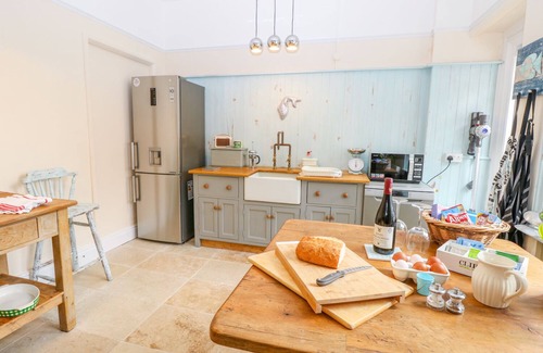 Totland Bay Cabaña | The Old Kitchens