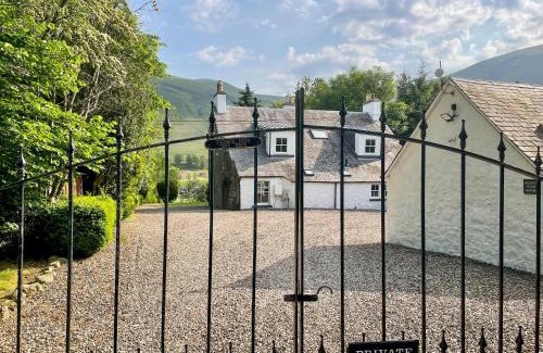 Clova Casa | The Old Manse - Ukc6854