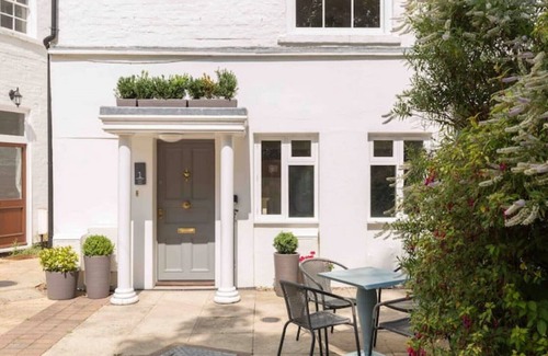 Malvern Casa | The Old Morgan Period 3 Bed Duplex