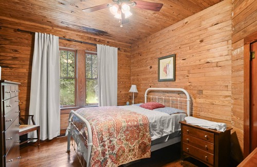 Clinton Cama Y Desayuno | The Old Rist Hotel --A cozy home in the country where you can relax.