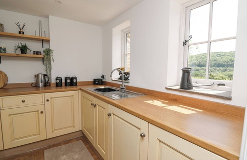 Bridgend Cabaña | THE OLD STABLE, family friendly, character holiday cottage in Bettws