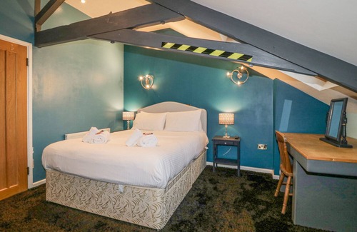 Saint Ann's Chapel Cabaña | THE OLD SUNDAY SCHOOL, pet friendly, with a garden in Drakewalls