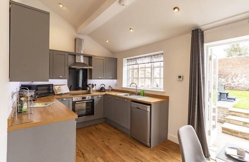 Chesterfield Cabaña | The Olde Coach House