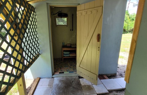 Fort McCoy Cabina | The Olde Salt Springs Cabin