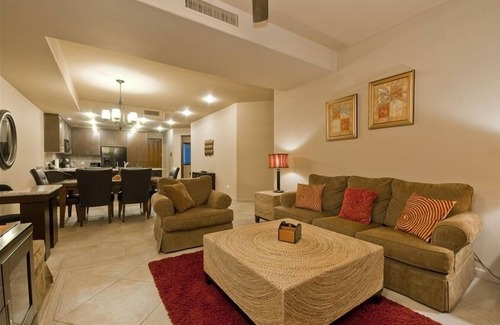 Centro Condominio | ¡El elegido! Las Palomas Coronado 2BR / 2BA Todo Océano Condominio Fase 2!