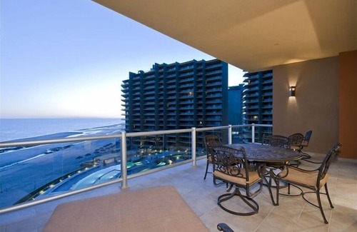 Centro Condominio | ¡El elegido! Las Palomas Coronado 2BR / 2BA Todo Océano Condominio Fase 2!