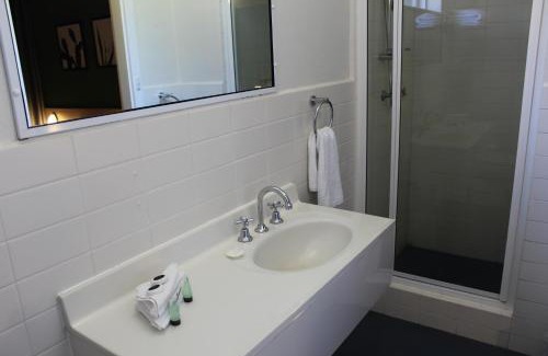 Orange Hotel | The Oriana Orange - Retro Hotel & Resort