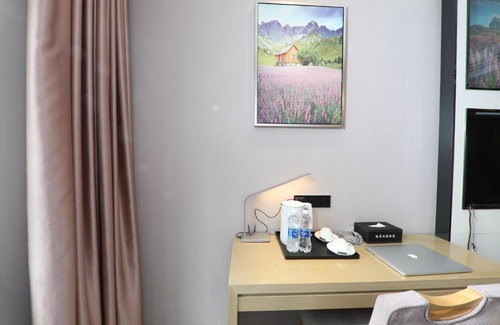Yuzhong Hotel | The Other Shore Hotel 彼岸风情酒店