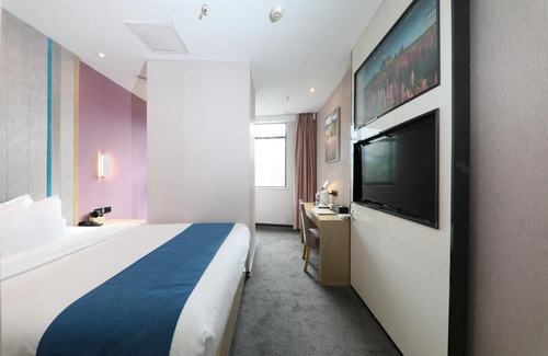 Yuzhong Hotel | The Other Shore Hotel 彼岸风情酒店