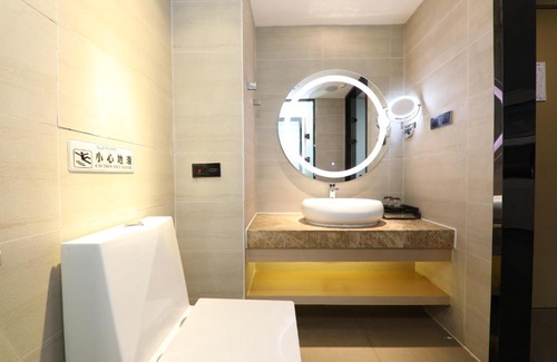 Yuzhong Hotel | The Other Shore Hotel 彼岸风情酒店