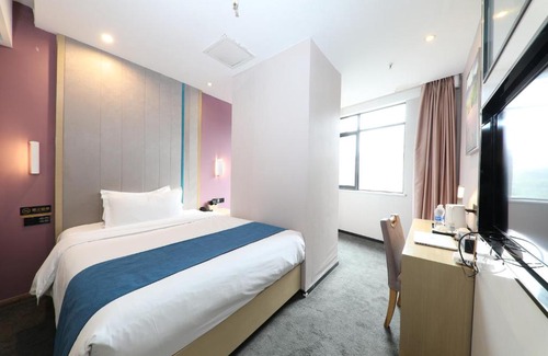 Yuzhong Hotel | The Other Shore Hotel 彼岸风情酒店