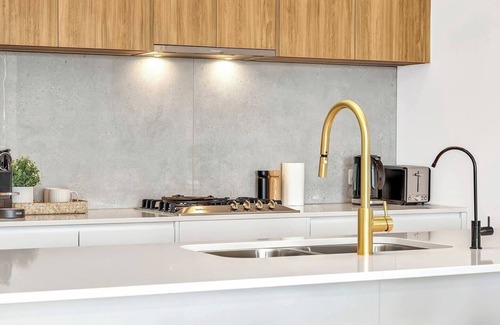 Parkside Apartamento | The Outlook Light filled Nordic Contemporary