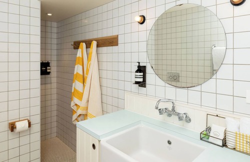 Oneroa Hotel | The Oyster Inn