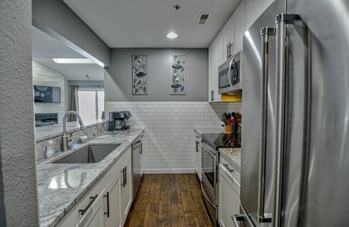 Kaiser Condominio | THE OZARK OASIS! Spacious 3 Bedroom & 3 Pools!