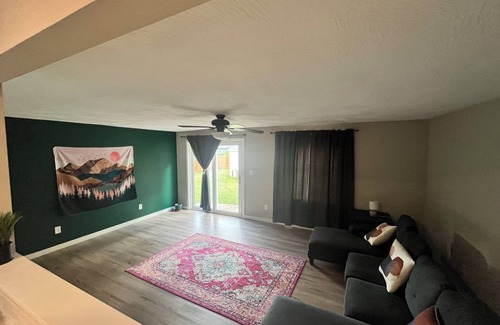 Springfield Casa | The Painted Peaks Room