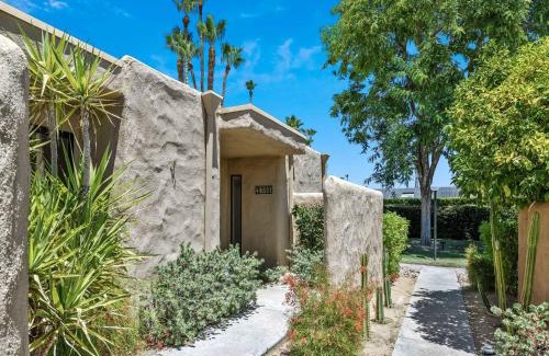 Palm Springs Casa | The Palm Springs Gem- Waverly Park Condo Monthly Stays