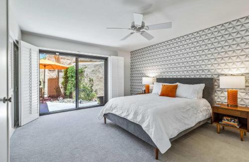 Palm Springs Casa | The Palm Springs Gem- Waverly Park Condo Monthly Stays