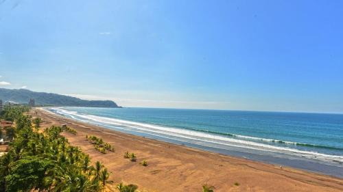 Barrio Los Villalobos Apartamento | The Palms Jaco 1001 penthouse on the beach