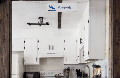 West Pensacola Casa | The PanAm, fire pit, bbq, kid & dog friendly