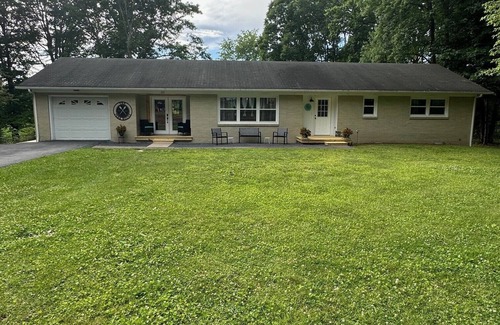 Fayetteville Casa | The Park House sleeps 9 comfortably. Come visit the NRGNP in Wild, Wonderful WV.