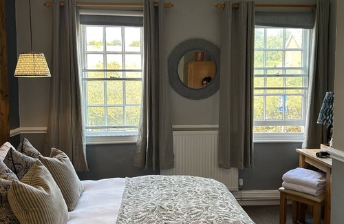 Axford Hotel | The Pelican Inn