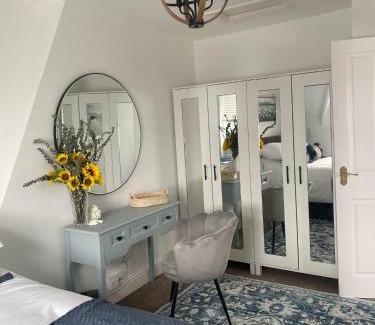 Porthcawl Apartamento | The Penthouse at Percy House Pet Friendly 2 Bedroom Apartment in Porthcawl Sleeps 4 people Located in the town centre