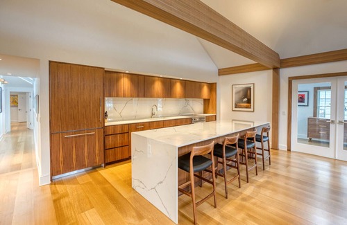 Lenox Apartamento | The Penthouse, Downtown Lenox by Evergreen Home