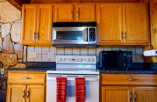 Little Switzerland Cabina | Memorial Weeknd especial !! La perca de cabina con bañera de hidromasaje y vista panorámica de hierba