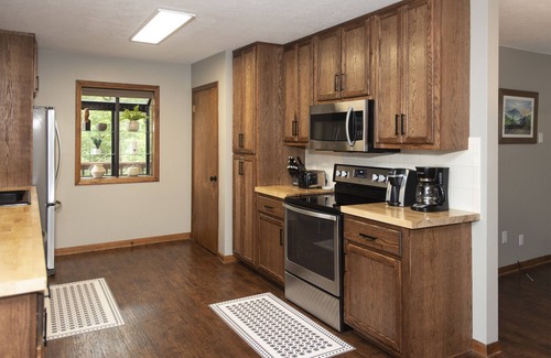 Countryside Acres Cabina | The Perch - Hot Tub, Game Room and Gorgeous Views
