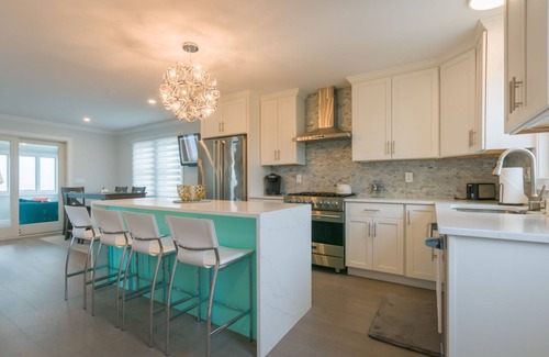 East Sandwich Casa | Oceanfront Property on Spring Hill Beach