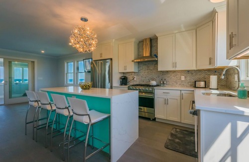 East Sandwich Casa | Oceanfront Property on Spring Hill Beach