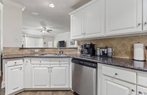 Barker Villa | The Perfect Harmony - Stylish 3BR Retreat w/ Easy City Access