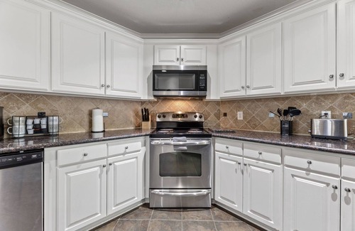 Barker Villa | The Perfect Harmony - Stylish 3BR Retreat w/ Easy City Access