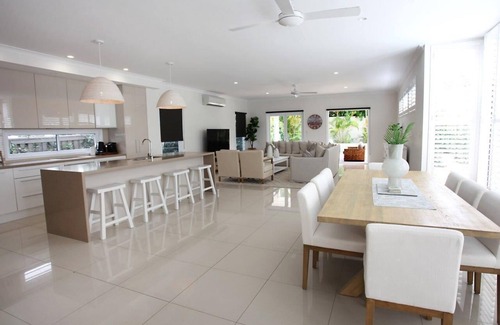 Dicky Beach Casa | The Perfect Holiday House