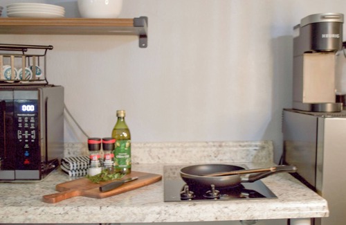 Englewood Condominio | The Petite Stay | Studio Retreat Near DTC + Pool