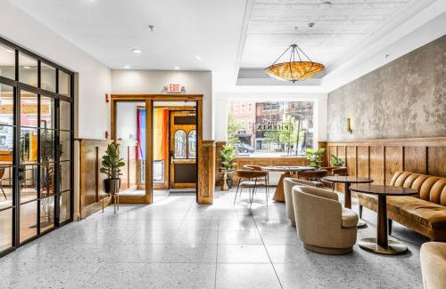 Bangor Apartamento | The Phenix DTWN Historic Hotel, King Bed, Room # 307