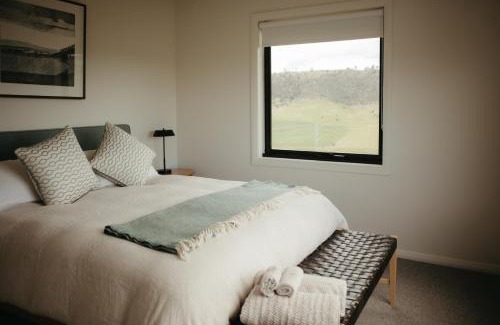 Broadmarsh Villa | The Picker's Hut - Luxury Farm Stay