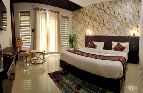 Varanasi Complejo | The Pinaki resort & Club