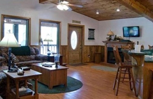 Broken Bow Cabina | El cono de pino: acogedor y perfecto para parejas ~ ¡Incluye kayaks!