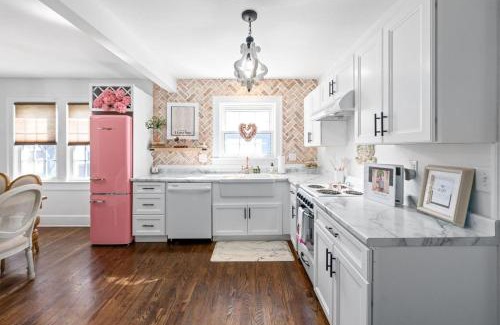 Clarksville Casa | The Pink House in Downtown Clarksville