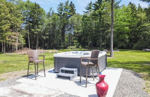 Albrightsville Villa | The Poconos Hideaway Cozy 7BR with Hot Tub & Nature Views