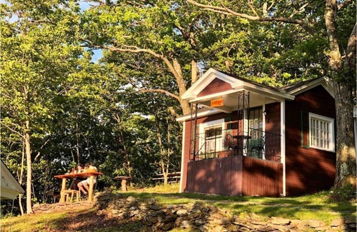 North Adams Cabina | The Pocumtuck Cabin @ The Wigwam Western Summit