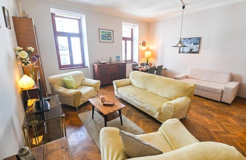 Ljubljana Old Town Apartamento | The Poet’s Inspiration