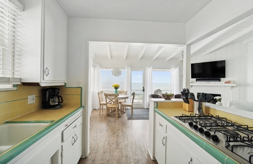Eastern Malibu Casa | Malibu Carbon Beach Oceanfront Bungalow Six