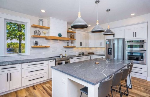 Interlochen Casa | The Point On Green Lake & Betsie River | Dogs OK