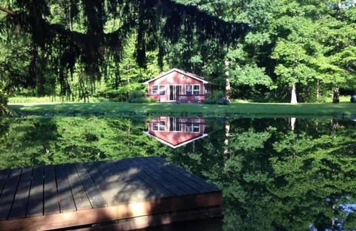 Austinburg Casa | The Pond Cottage at Rustic River