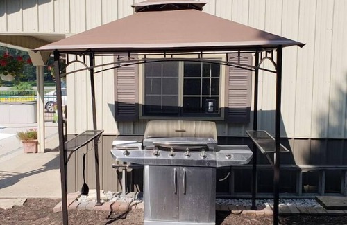 Porter Casa | The "Pool Barn Camper" w/Hot Tub near Indiana Dunes