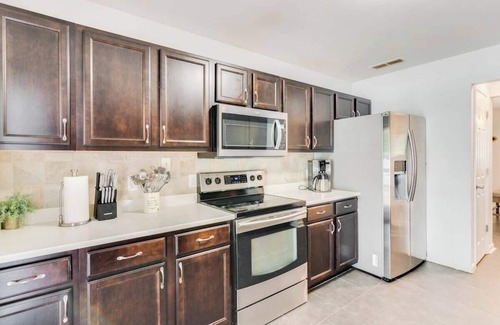 Conyers Casa | The Poolside 4BR Stylish Luxury Sanctuary