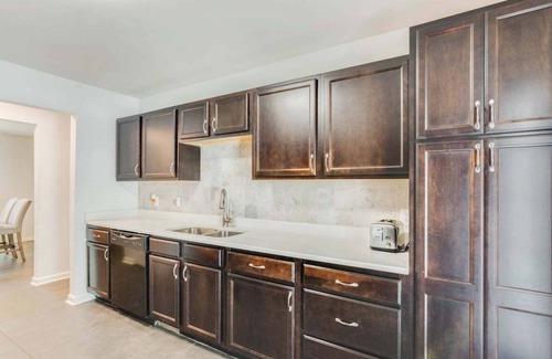 Conyers Casa | The Poolside 4BR Stylish Luxury Sanctuary