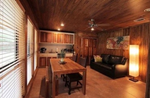 Uvalde Cabina | Cabaña-Baño privado-King-Vista a la Piscina-Poolside Cabana